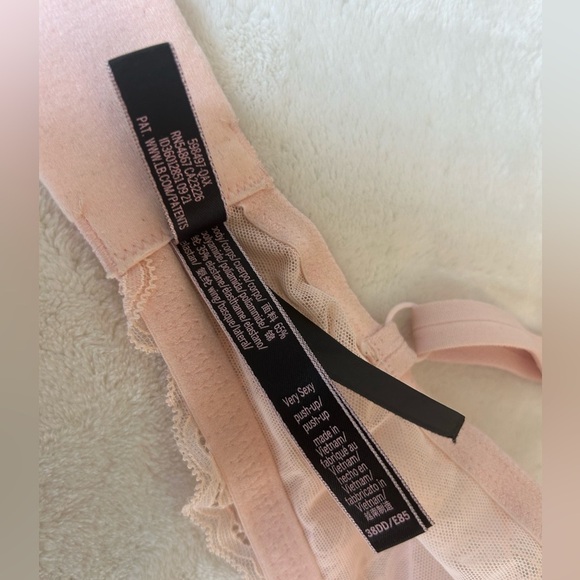 Victoria’s Secret Very Sexy Push-up Lace Trimmed Bra - Picture 4 of 5